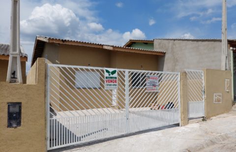 C006 – Casa novíssima à venda no Jd. Santo Amaro II – Joanópolis – SP