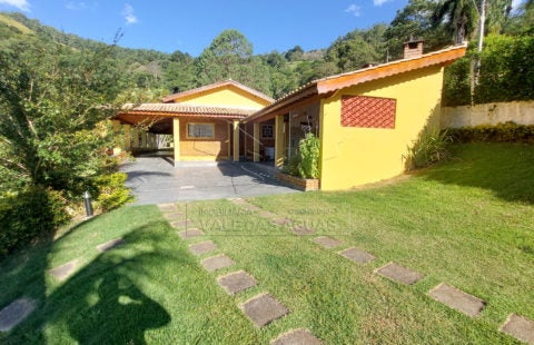 CR025 – Chácara com quadra de tênis em condomínio fechado – Joanópolis – SP