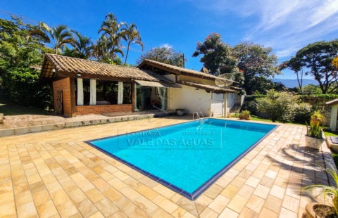 CR027 – Chácara com campo de futebol à venda em condomínio fechado – Joanópolis – SP