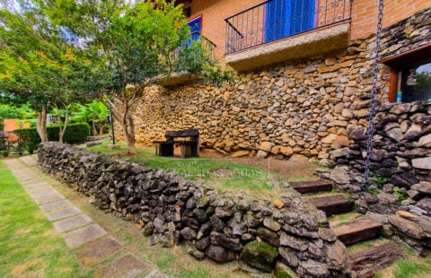 C001 – Linda casa à venda no centro da cidade – Joanópolis – SP