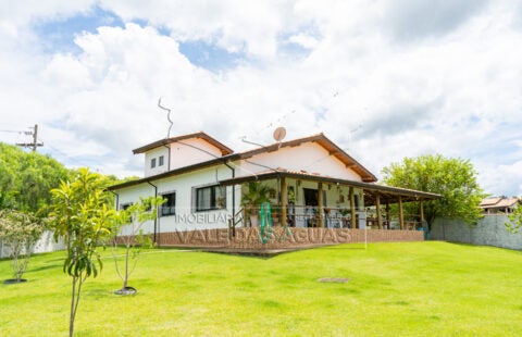 COND002 – Casa rústica à venda no Residencial Vale dos Lagos – Joanópolis – SP